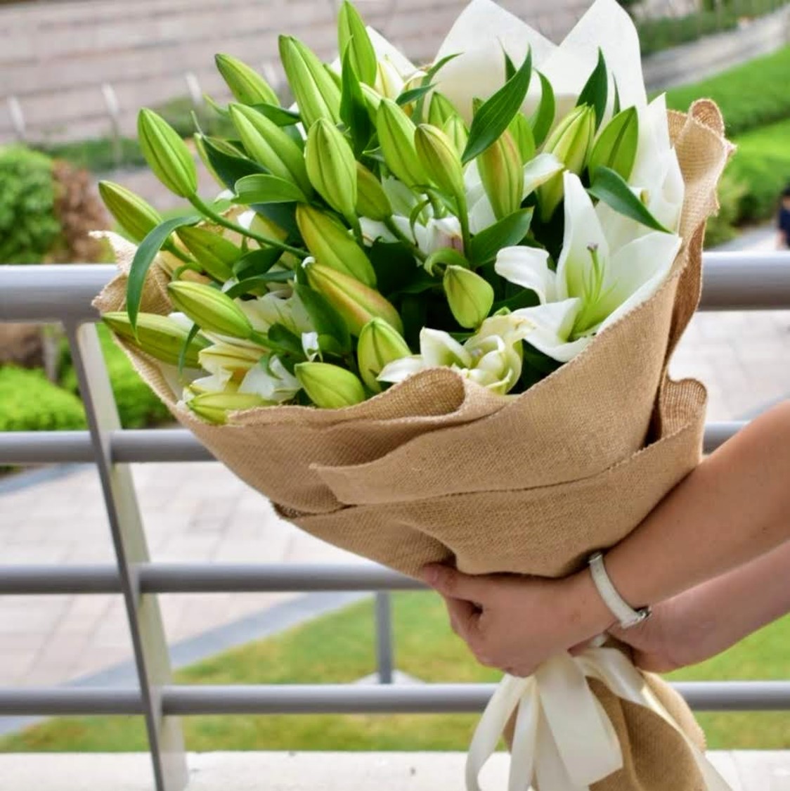 lily bouquet delivery Singapore
